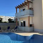 Oura Oasis C - Shared Pool - 6 Guests -